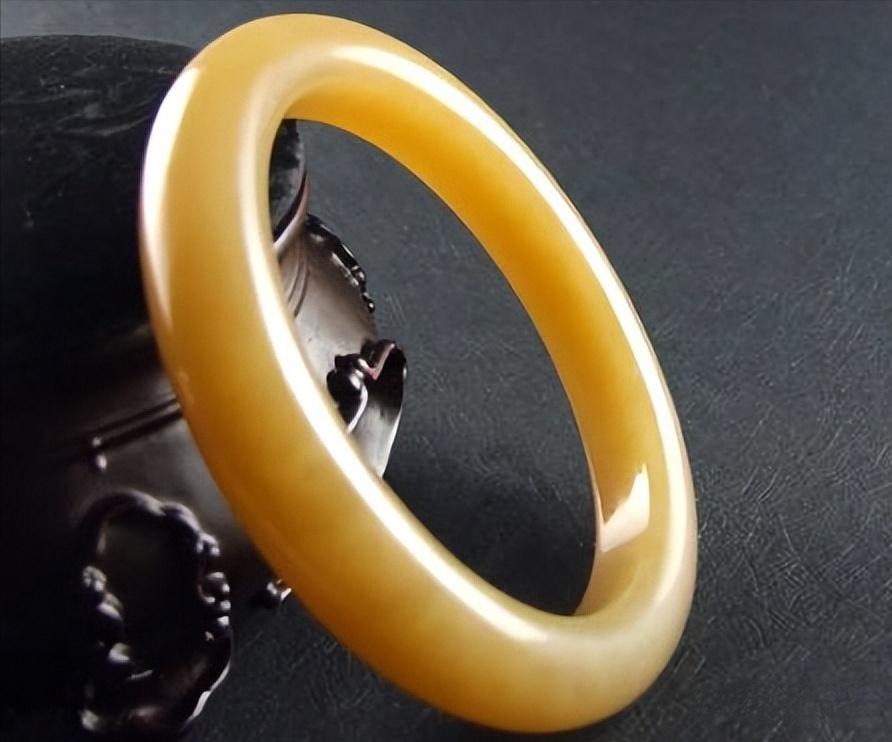 Hetian Jade 'Sugar' Bangle, showcasing the color often closely resembled by Jinsi Jade's brown-yellow variety.