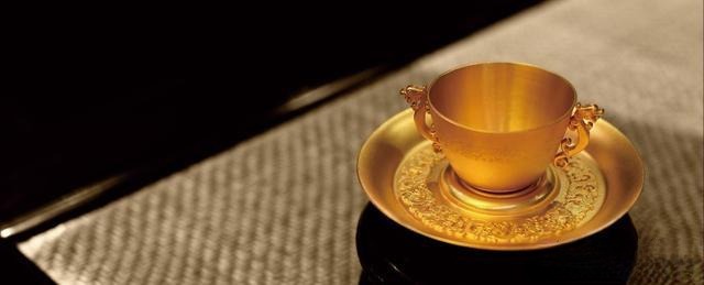 Stacked gold cups set crafted using traditional Chinese goldsmith techniques, showcasing fine texture and intricate design