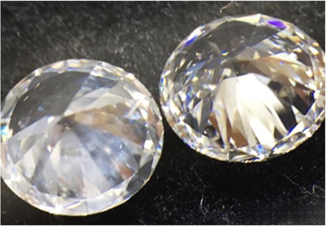 Two diamonds under sunlight: left diamond with strong fluorescence appears oily or hazy, right diamond looks clear