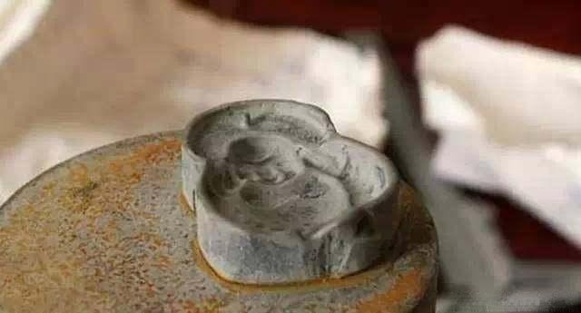 Steel mold for ultrasonic-pressed jade, wears quickly and must be retired after producing a limited number of carvings to prevent blurred patterns.