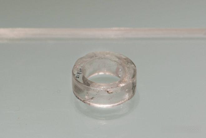 A crystal ring accessory from the Warring States period, excavated from the Tomb of Marquis Yi in Suizhou, Hubei, now housed in the Hubei Provincial Museum.