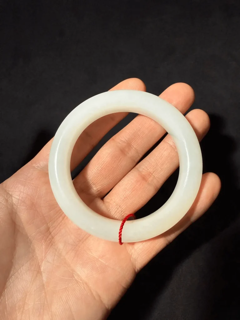 Jewea custom-made Hetian Jade bangle, showcasing fine texture and classic craftsmanship, ready for presentation.