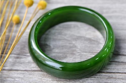 Jewea luxury Russian Nephrite Jade bangle.