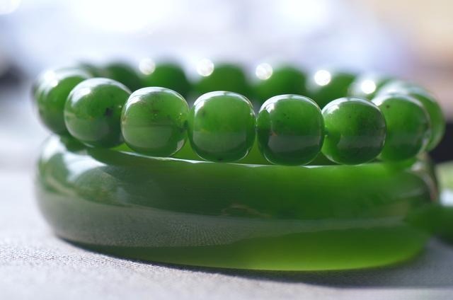 Jewea jewelry with mature, dense structure.