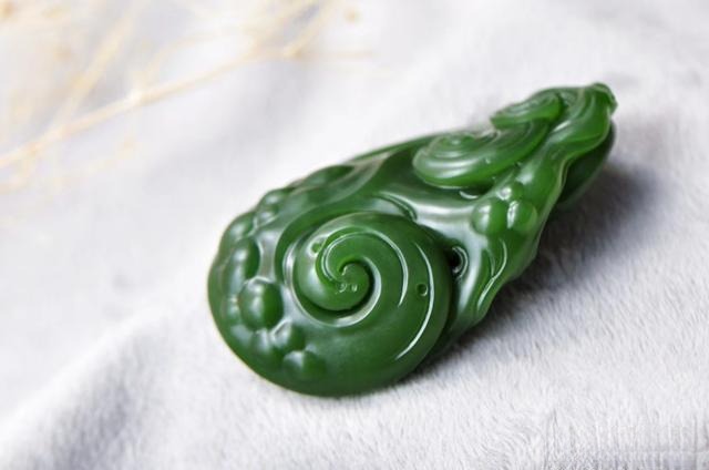 Jewea regal Spinach Green Nephrite Ruyi pendant.