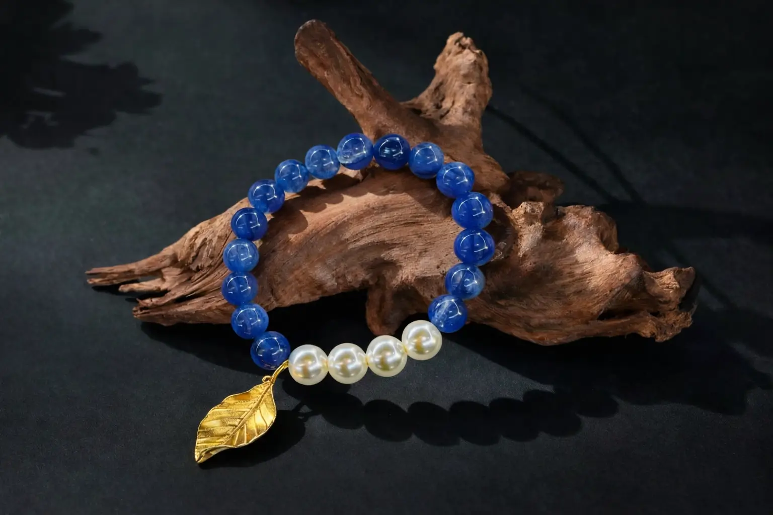 High-quality kyanite bracelet by Jewea, a vibrant blue sapphire alternative with natural cat-eye effect.