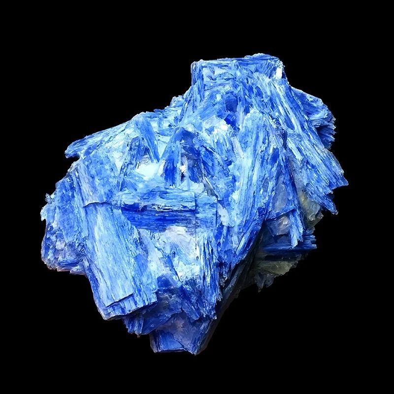 Natural bladed kyanite crystal specimen showing deep blue color and characteristic parallel striations.