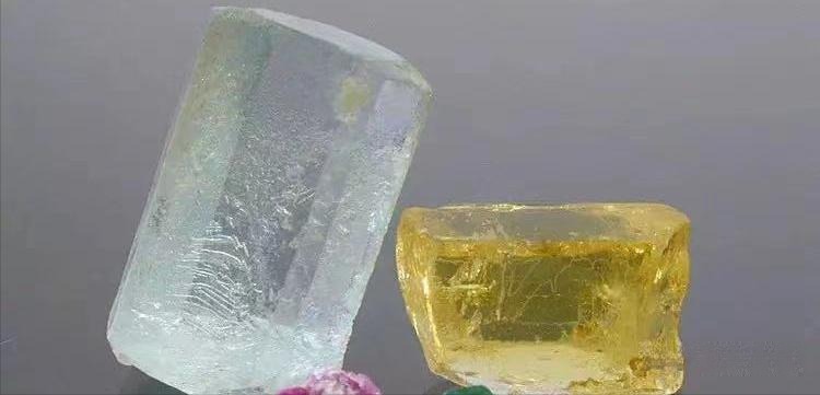 Side-by-side comparison: Sky blue Brazilian aquamarine on left and golden beryl on right.