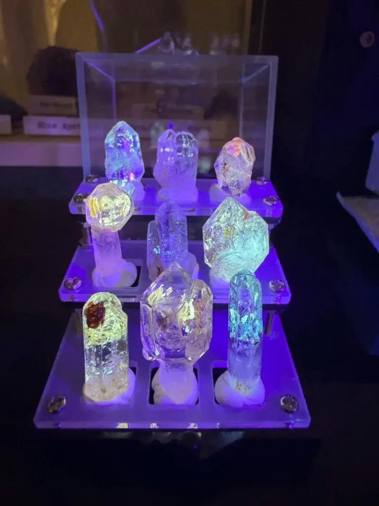 Quartz crystal specimen containing visible fluid-filled cavities with enhydro water and oil inclusions.