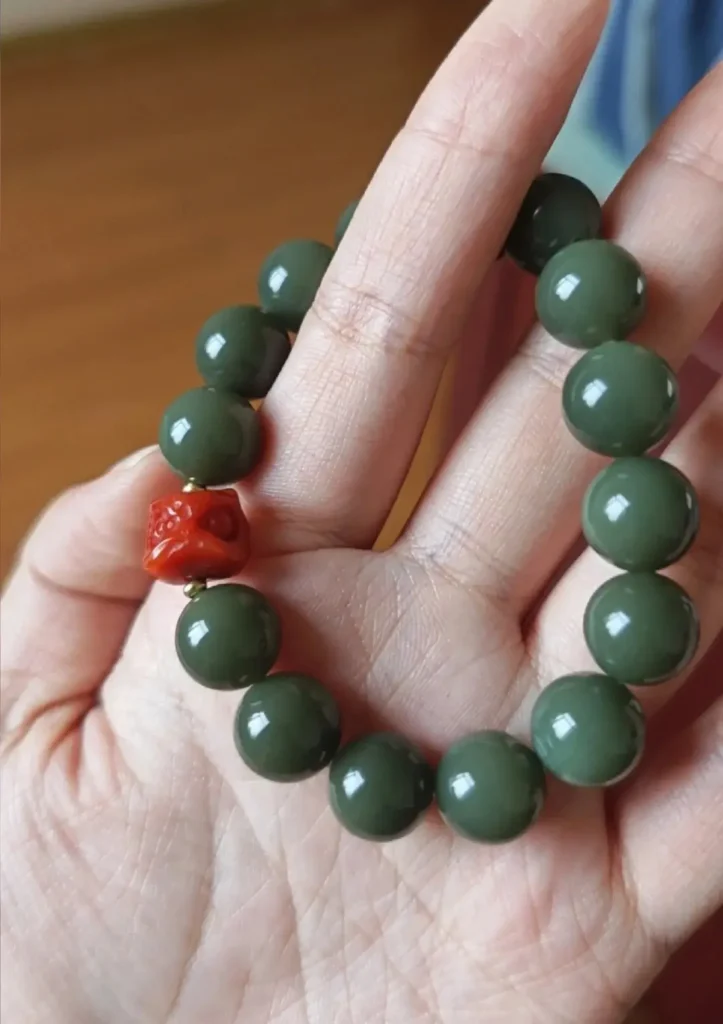 Dubai hetian jade bracelet with high oiliness, pale skin, and a slightly coarse grain structure.