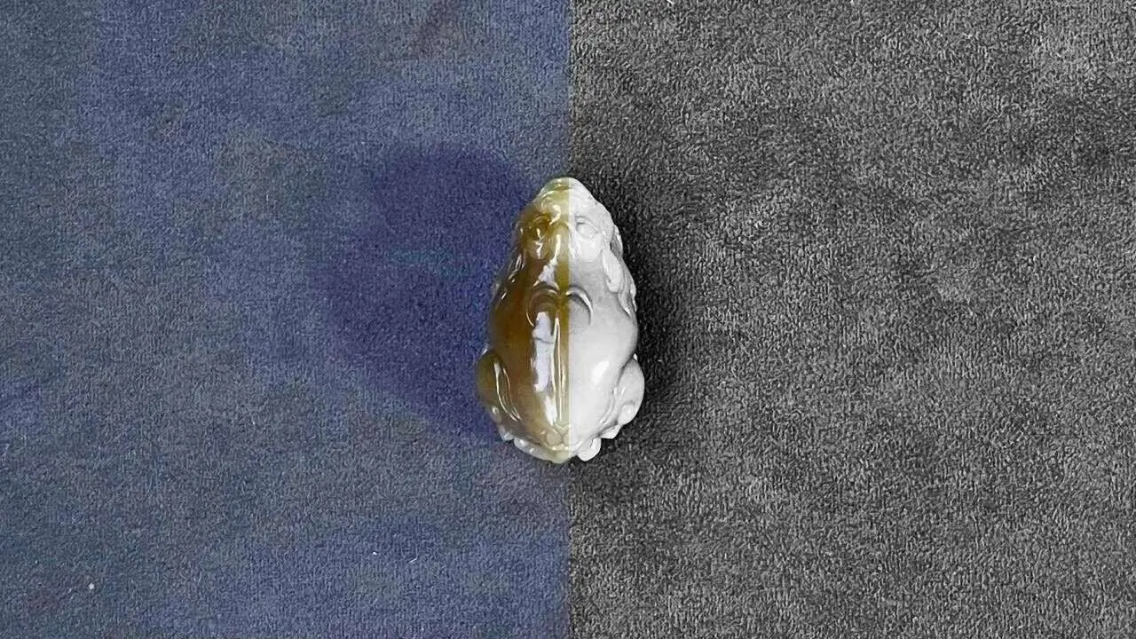 Before and after comparison of Sugar Jade fading on a carved toad.