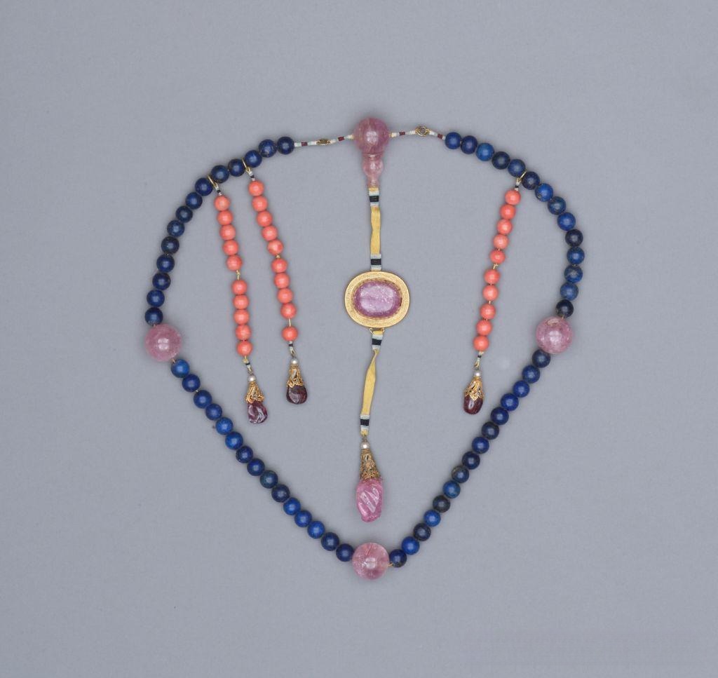 Qing Dynasty court beads made of lapis lazuli, a 98cm ceremonial necklace from the Palace Museum.