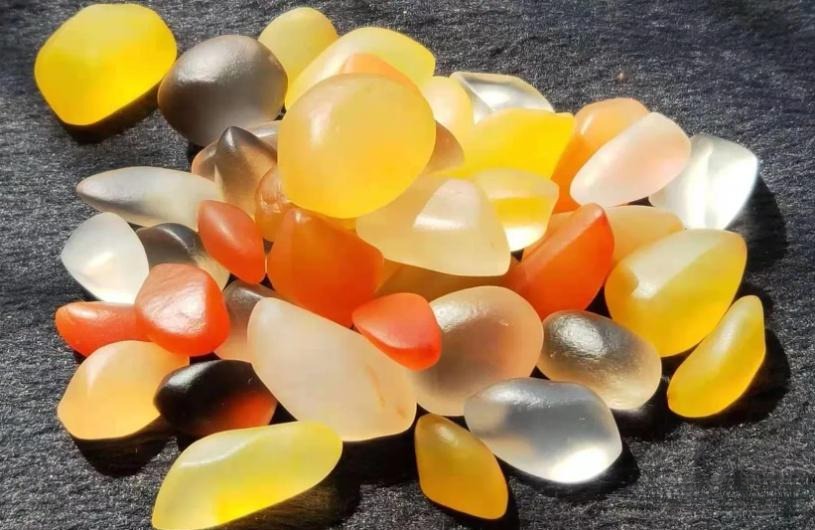 Highly translucent and fine-grained Gemslight stones.