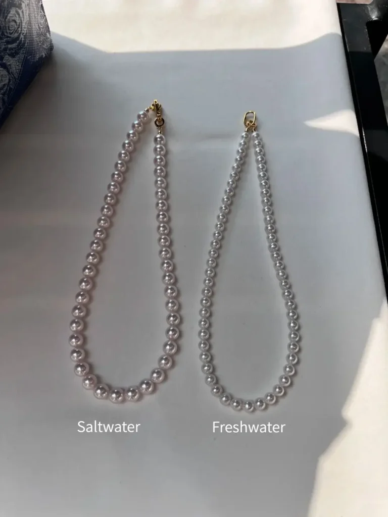 Comparison of 7.5-8mm Akoya saltwater pearls and 6.5-7mm non-nucleated freshwater pearls.