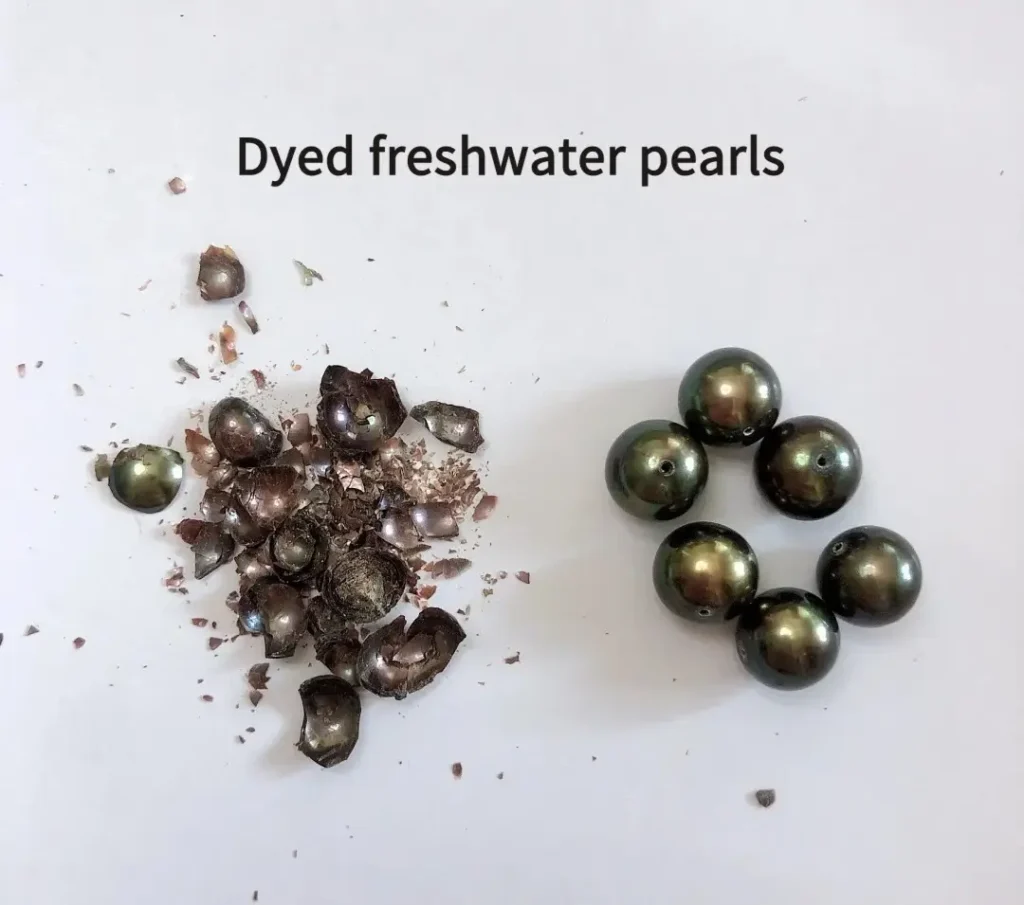 Dyed freshwater pearl, an inadequate jewelry alternative for natural Tahitian pearls.