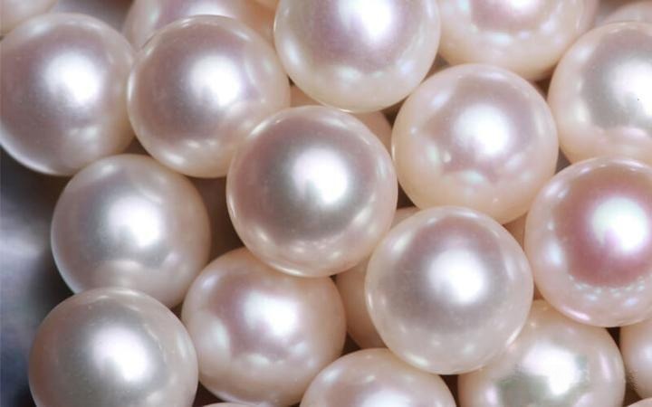 Natural pink pearls showcasing their foundational bodycolor and organic pigment variations.