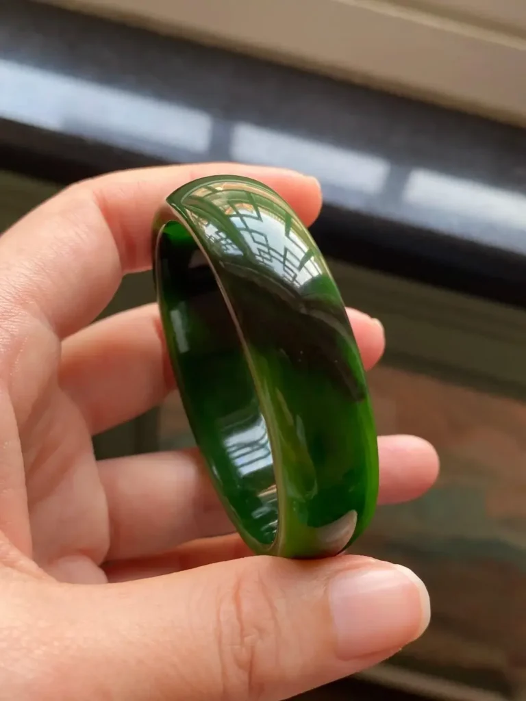 Macro view of internal red pigmentation in a 33.52g No. 7 green nephrite bangle.