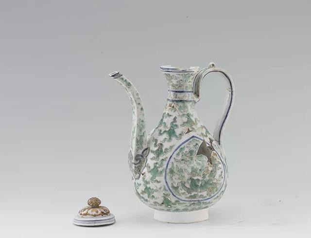Green-enameled dragon motif ewer, Ming Dynasty, excavated from Jingdezhen Imperial Kiln site.