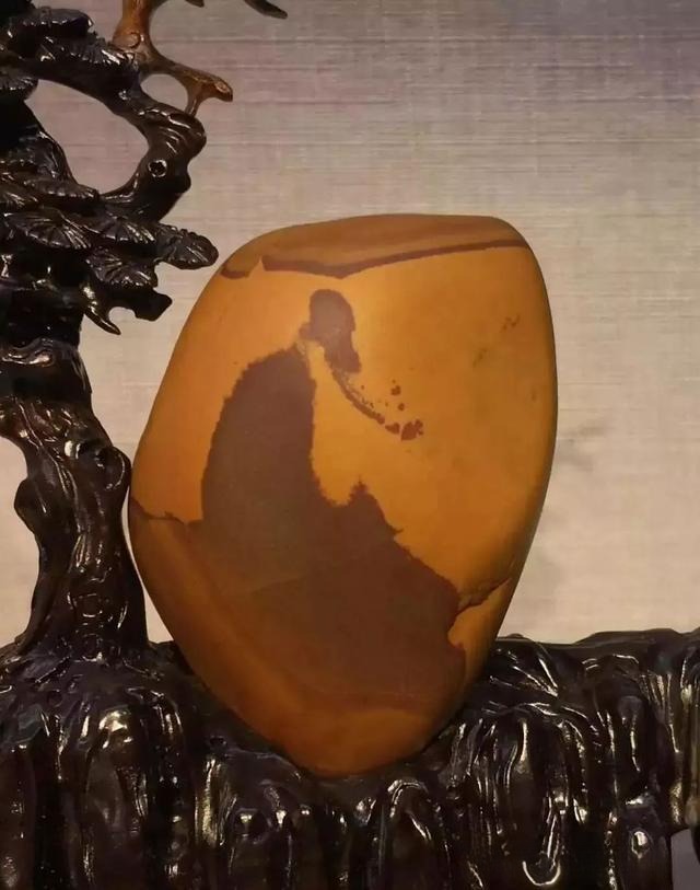 Yellow Wax Stone carving "Jingguan Miaowu" from Jiangxi with a rich buttery texture and golden hue.