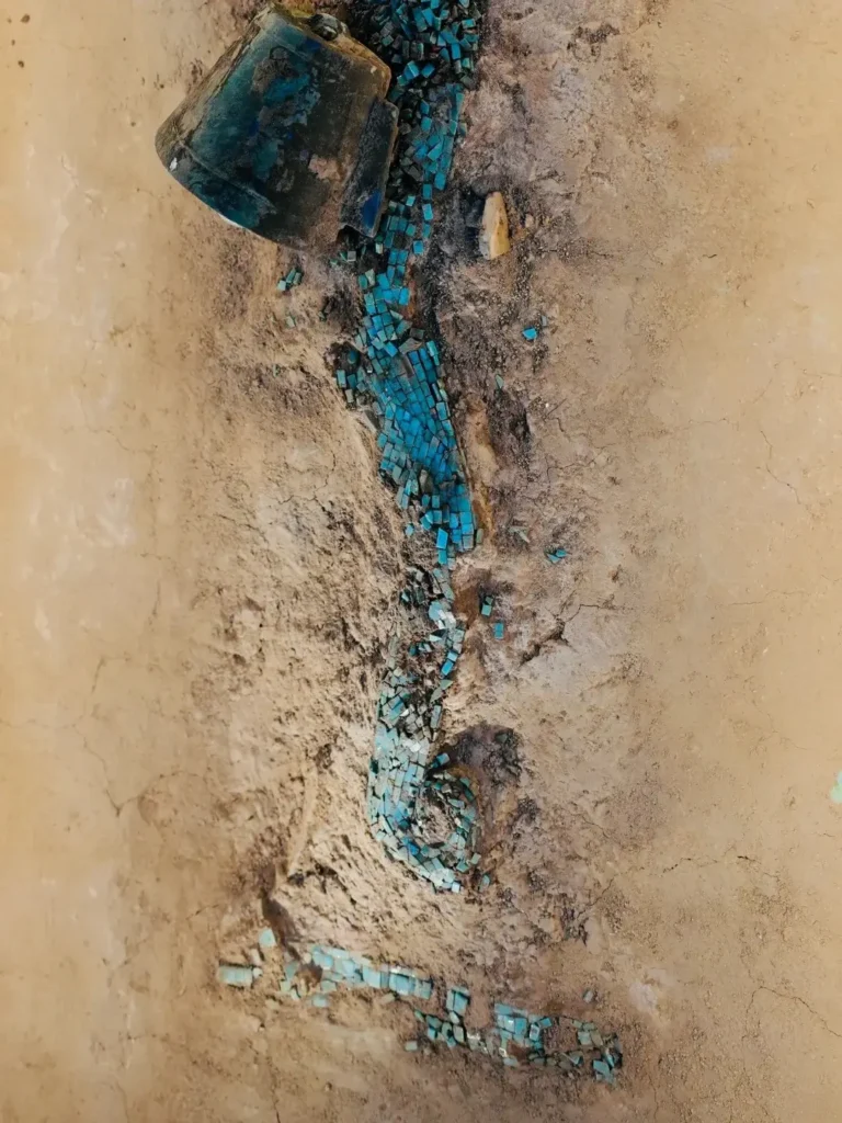 The Erlitou dragon-shaped artifact, composed of over 2,000 inlaid turquoise flakes on bronze.