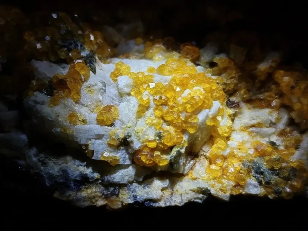 Bright orange Fanta garnet crystals embedded in a natural host rock from Mingxi, Fujian.