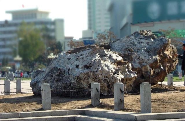 The record-breaking 66-ton "Agate King," a massive natural agate specimen discovered in Fuxin.