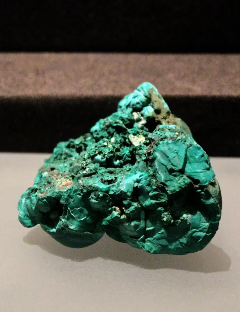 A large malachite mineral specimen from Daye displayed at the Hubei Provincial Museum.