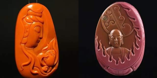 Comparison of red Nanhong agate and multicolored Yanyuan agate Buddha pendant carvings.