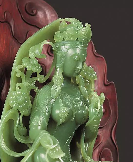2016 Tiangong Gold Medal-winning Ximu Jade sculpture "Green Tara" by Zhao Zemin.
