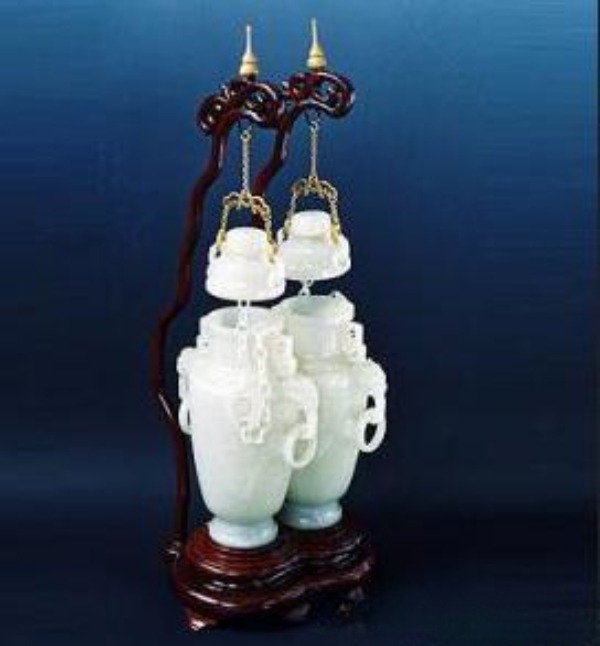 White jade double bottle with an inner movable chain carved from a single piece of jade.