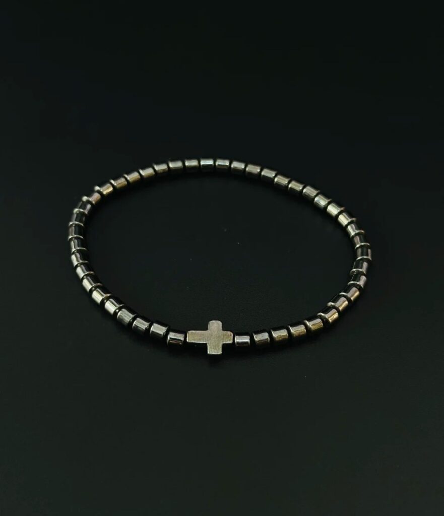 Black magnetic stone necklace with polished dark beads