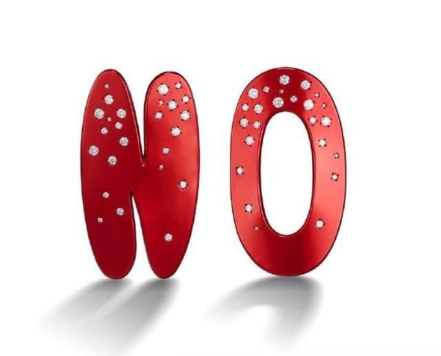 Suzanne Syz's Pop Series stud earrings feature 59 round-cut diamonds.